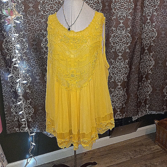 Hand embellished brocade lace front lined tank top - Picture 1 of 5